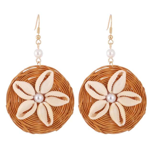 Pendientes Conchas Perlas Y Mimbre Marrón